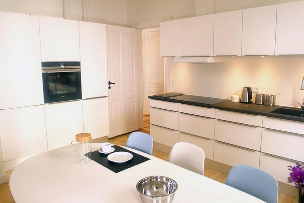 Leilighet Next To New Harbor / 3 Bedroom & 2 Bath København