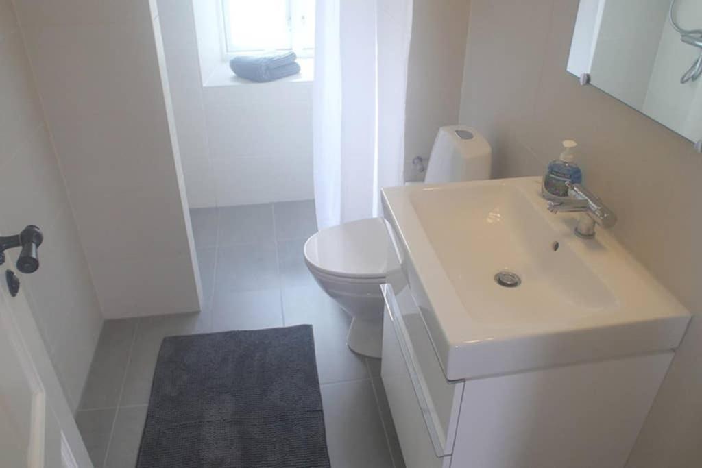 Next To New Harbor / 3 Bedroom & 2 Bath Leilighet *
